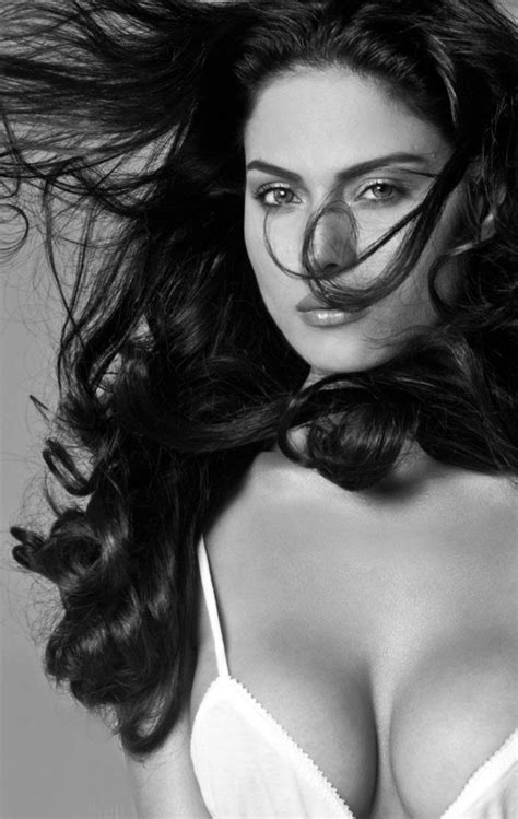 Hot Veena Malik Latest Spicy Photo Shoot