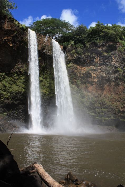 Beautiful Wailua Falls In Kauai Made Famous From The Tv Show Fantasy