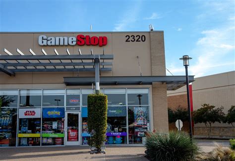 It's no secret that gamestop has struggled in recent years. GameStop names retail veteran to become its new CEO and chart video game chain's future