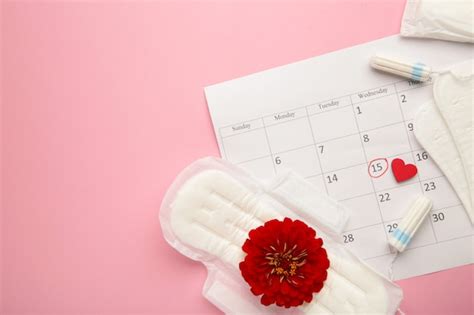 Calendário De Menstruação Com Tampões De Algodão E Almofadas Em Fundo
