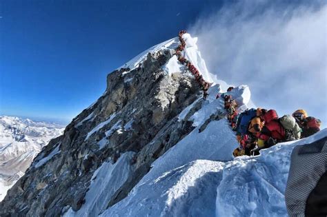 ‘death Carnage Chaos Mount Everest Climbers Step Over Dead Body On