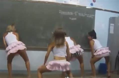 Absurdo Alunas Dançam Funk Em Sala De Aula Trabalho Escolar Periódico Brasileiro