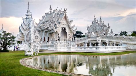 White Temple in Chiang Rai (Thailand) : pics