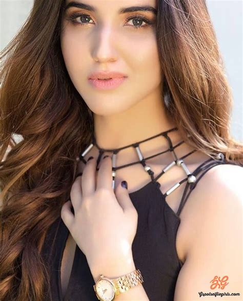 Meet This Sexy Cute Pakistani Selfie Girl Salma Noor ~ Meet The Whole