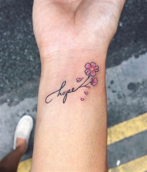 Tatuaje Frase Hope Y Flores Tatuajes Para Mujeres