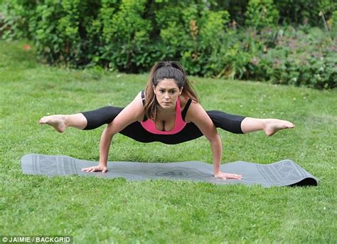 Cbbs Casey Batchelor Shows Off Flexible Yoga Moves Daily Mail Online