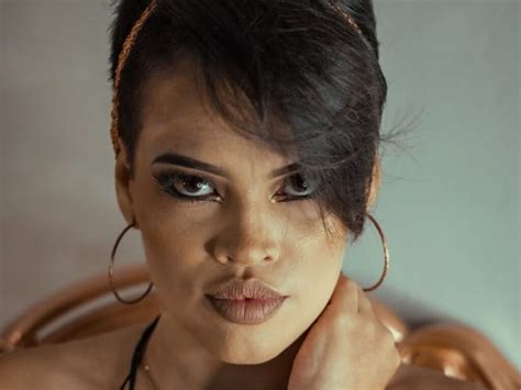 leidyjackson small titted black haired latin female webcam
