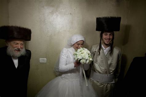 19 Stunning Pictures Of An Ultra Orthodox Jewish Wedding Huffpost Uk Life