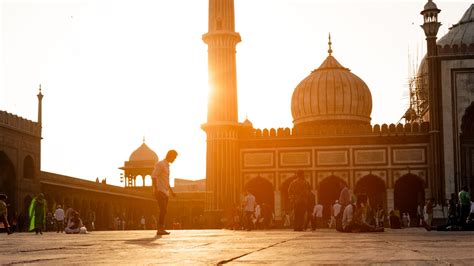 Hari raya aidilfitri (bahasa arab: Sejarah Awal Sambutan Hari Raya Aidilfitri