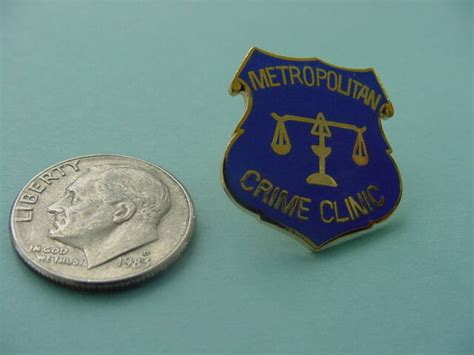 2 Police Metropolitan Crime Clinic Lapel Pins Metal 78 Blue