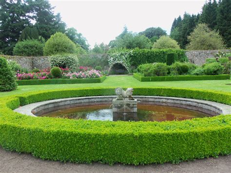 A Scottish Garden Drum Castle Castle Garden Gardens Of The World