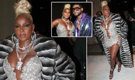 Mary J Blige Is The Queen Of R B Stuns In A Plunging Rhinestone