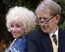 Lance Percival, star of That Was The Week That Was, dies aged 81 - BBC News