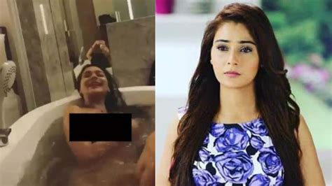 When Sara Khan S Naked Picture In A Bathtub Went Viral Youtube