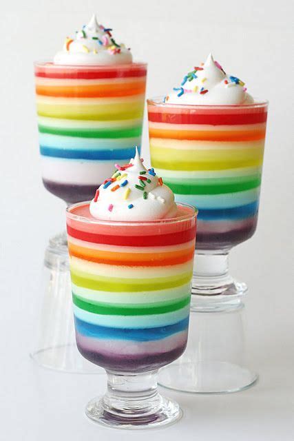 Happy Rainbow Jello Gelatina em camadas Doces arco íris Sobremesa com gelatina