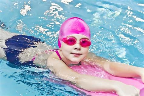 How To Teach Swimming To Beginners — And Make It Safe And Fun