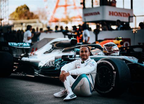 Mercedes Amgs Lewis Hamilton Wins Eventful 2018 Formula 1