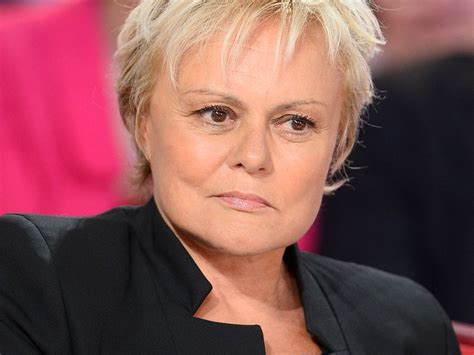 She is an actress and writer, known for marie besnard l'empoisonneuse. Muriel Robin : sa pièce de théâtre définitivement annul... - Télé Star