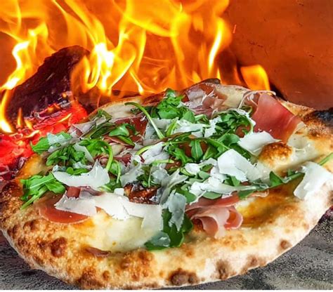 Four Reasons Why You Should Opt For Wood Fired Pizzas