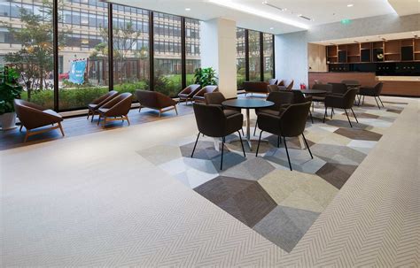 Elegant Woven Vinyl Flooring In The Office Of Hewlett Packard In