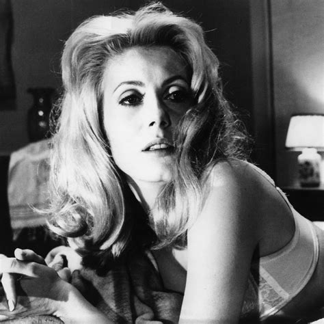 Catherine Deneuve Une Leçon De Style Intemporelle Marie Claire