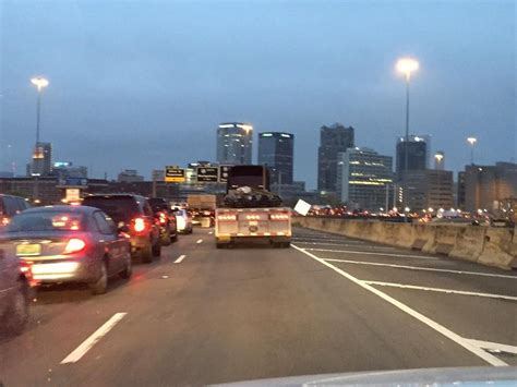 Stalled 18-wheeler causes heavy inbound delays on I-20/59 