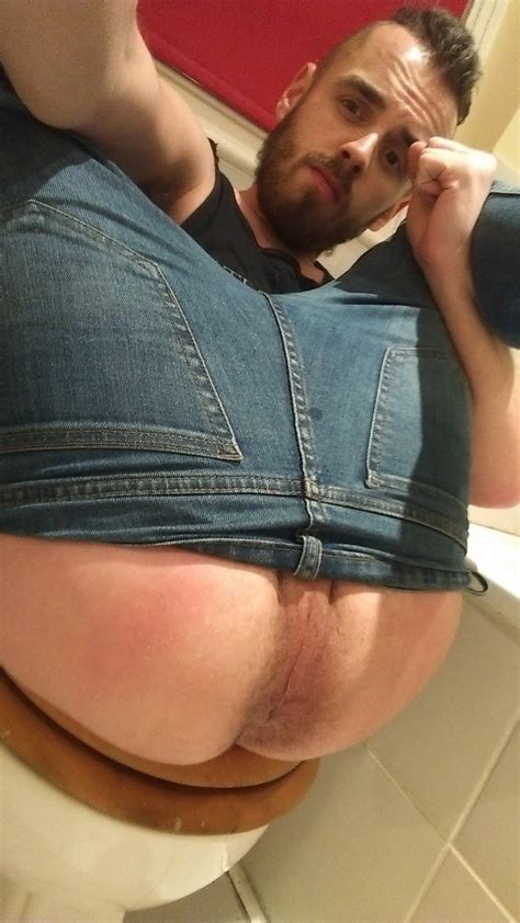 Dirty Irish Lad Really Likes Showing Off His Tasty Hole Skikes