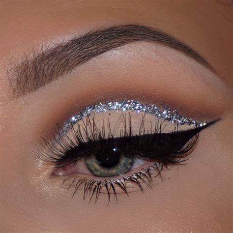 Pin By 🦋 𝒥𝑒𝓈𝓈𝒾𝒸𝒶 🦋 On мαкє υρ Glitter Eye Makeup Types Of Makeup