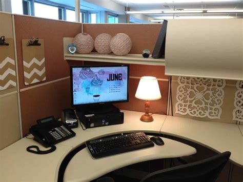 These simple ideas on diy cubicle organizations are here to help on our journeys and we would love to hear your opinion on the gallery below. Top And Beautiful Small Cubicle Organization Ideas | Work ...