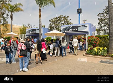 Seaworld San Diego Entrance Stock Photo Alamy