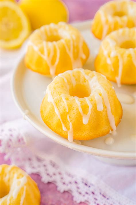 Sansas Lemon Cakes Sweet And Tangy Mini Lemon Bundt Cakes The Love Nerds
