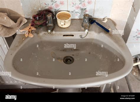 Dirty Bathroom Sink Hi Res Stock Photography And Images Alamy