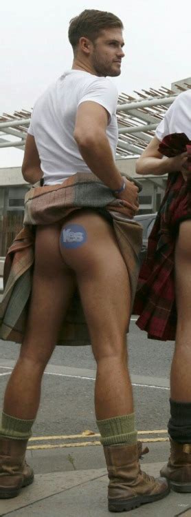 A Message But No Underwear Under His Kilt Tumbex