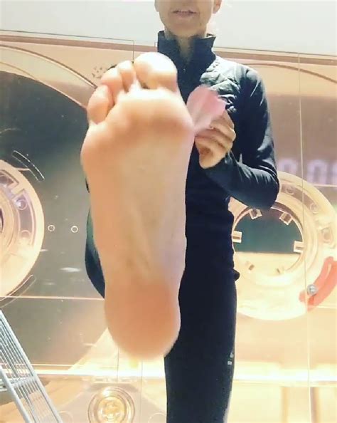 Julia Bradburys Feet