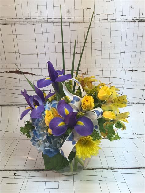 As superstition has it today, the lady who catches the bouquet and the man who catches the garter will be the next two to get married. St. Louis Blues Hockey Bouquet in St Louis, MO | Irene's ...