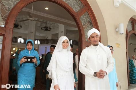 Bulan ini ramai selebriti yang menunaikan ibadah umrah, selain zahiril adzim dan johan asâ€™ari, pasangan syamsul yusof dan puteri sarah liyana juga kini berada di tanah suci mekah. Syamsul Yusof Puteri Sarah Liyana Megat Kamaruddin ...