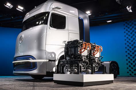Daimler Unveils Mercedes Benz GenH2 Fuel Cell Heavy Duty Truck Concept