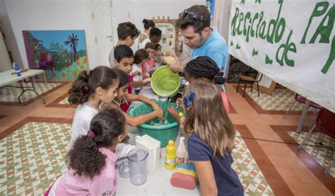 In every kindermusik class, you're welcomed into a playful and nurturing environment where your child will experience music of . Aprender a reutilizar el papel, objetivo de los talleres ...