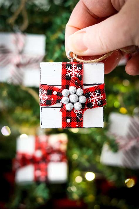 15 Easy Diy Christmas Tree Ornaments
