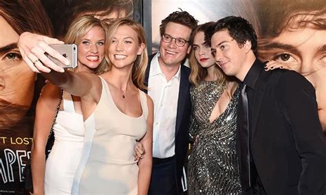 Cara Delevingne Karlie Kloss Hit Paper Towns Premiere With Siblings