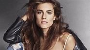 Allison Williams Goes Topless, Shows Off Insane Six-Pack Abs in 'Harper ...