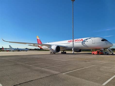 Iberia Bautiza Al Nuevo Airbus A Con El Nombre De Real Academia