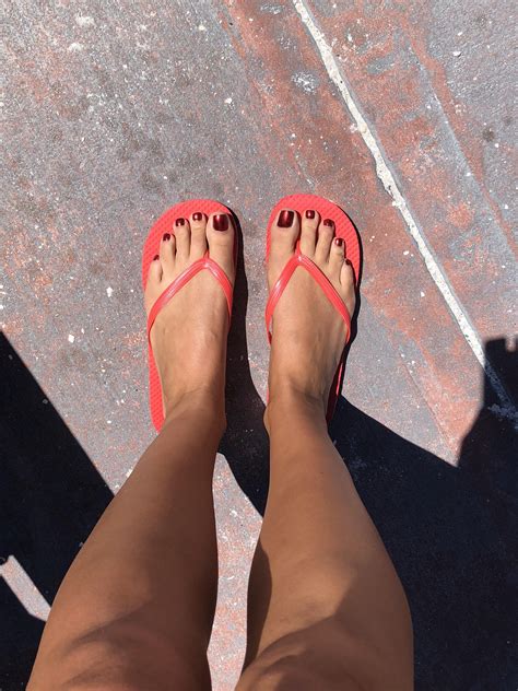 Pretty Suckable Toes Right Upvote If U Wanna Suck Me Sexy Big Toes