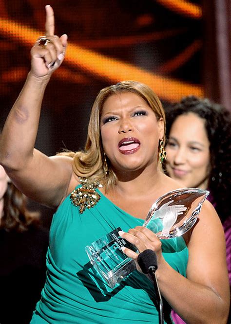 Ouch Queen Latifah Flashes Nasty Bruise At Peoples Choice Awards