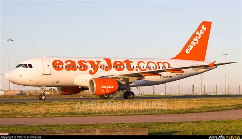 G Ezen Easyjet Airbus A320 At London Luton Photo Id 617230
