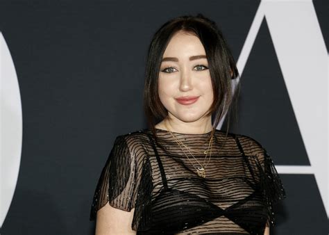 Noah Cyrus What You Need To Know About Miley S Little Sis