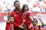 Xabi Alonso se despide del fútbol junto a sus tres hijos - Foto