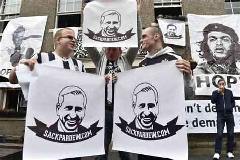 Newcastle United Fans Hand Out Sack Pardew Banners And Leaflets Chronicle Live