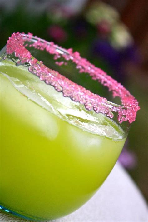 A watermelon breeze is the ultimate refreshing summer drink. Dailynoff.com | Vodka and pineapple juice, Yummy drinks ...