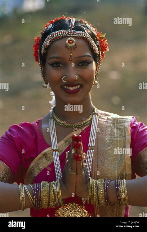 Indien Tänzerin Geste Eine Halbe Portrait Draußen Indisch Tanz